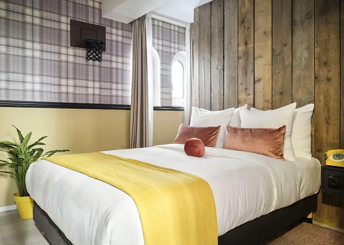 Max Brown Canal District, Part Of Sircle Collection 3*