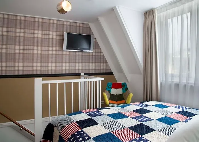 Max Brown Canal District, Part Of Sircle Collection 3*