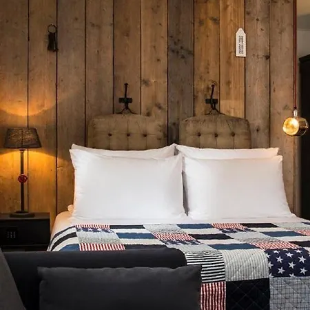 Max Brown Canal District, Part Of Sircle Collection